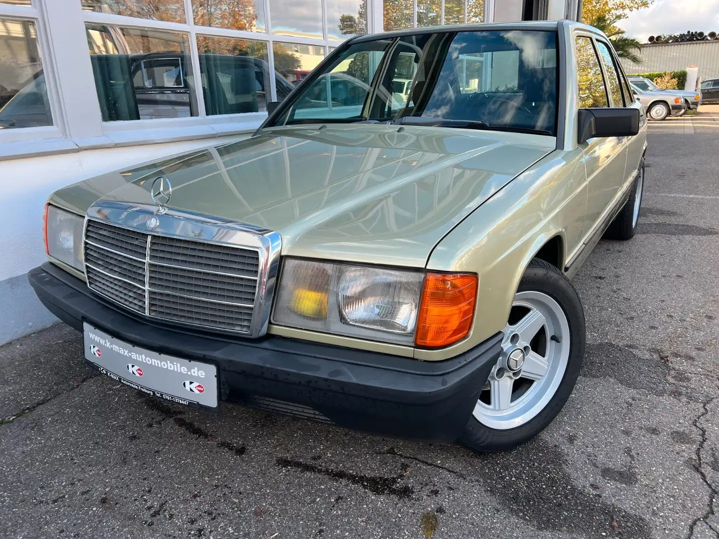 Mercedes-Benz 190 E*Automatik*Klimaanlage*TÜV NEU* Grün - 1