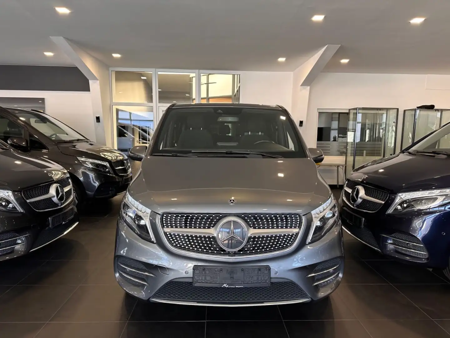 Mercedes-Benz V 250 /300 d EDITION 19*AMG*4MATIC*Lang*7-Sitzer* Grau - 2