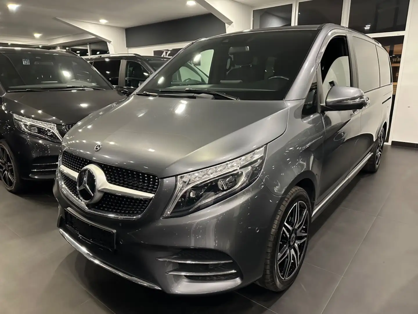 Mercedes-Benz V 250 /300 d EDITION 19*AMG*4MATIC*Lang*7-Sitzer* Grau - 1