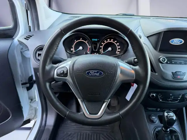 Ford Transit Courier view 11