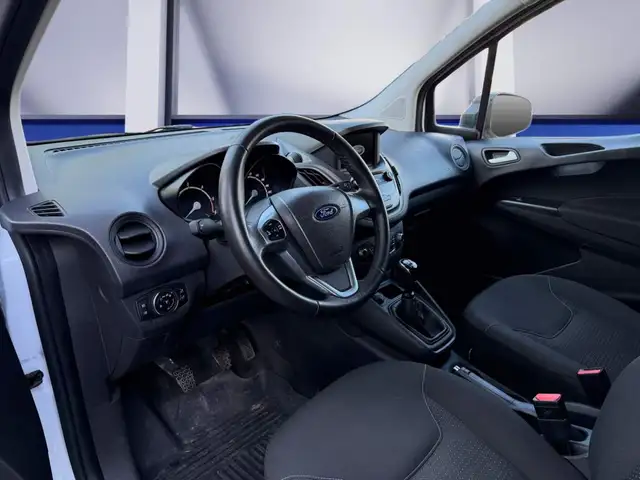 Ford Transit Courier view 13