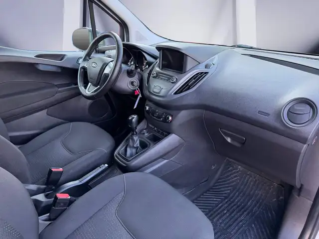 Ford Transit Courier view 10