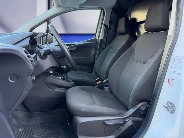 Ford Transit Courier view 8
