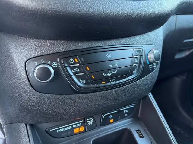 Ford Transit Courier view 15