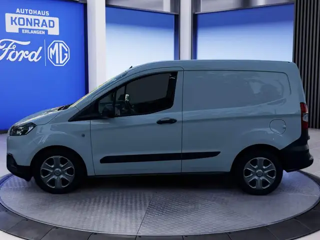 Ford Transit Courier view 3