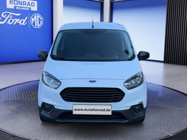 Ford Transit Courier view 2