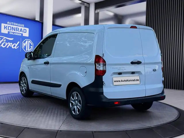 Ford Transit Courier view 4