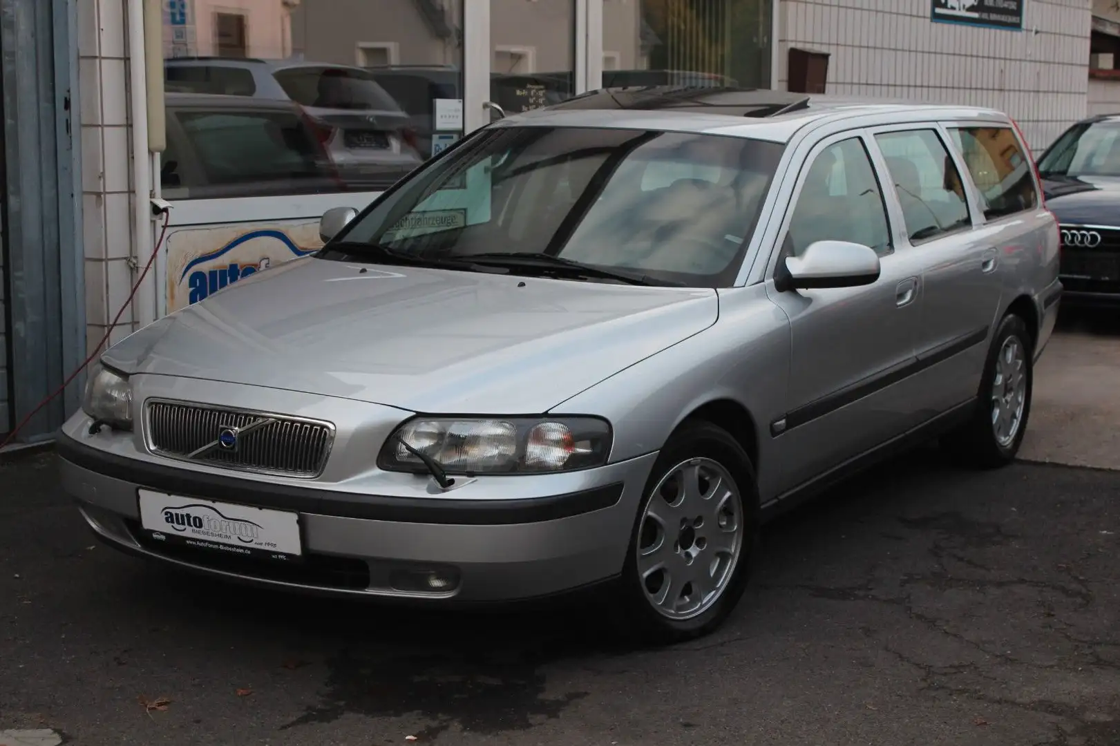 Volvo V70 2.3 T5 Teilleder*Schiebedach Gris - 2