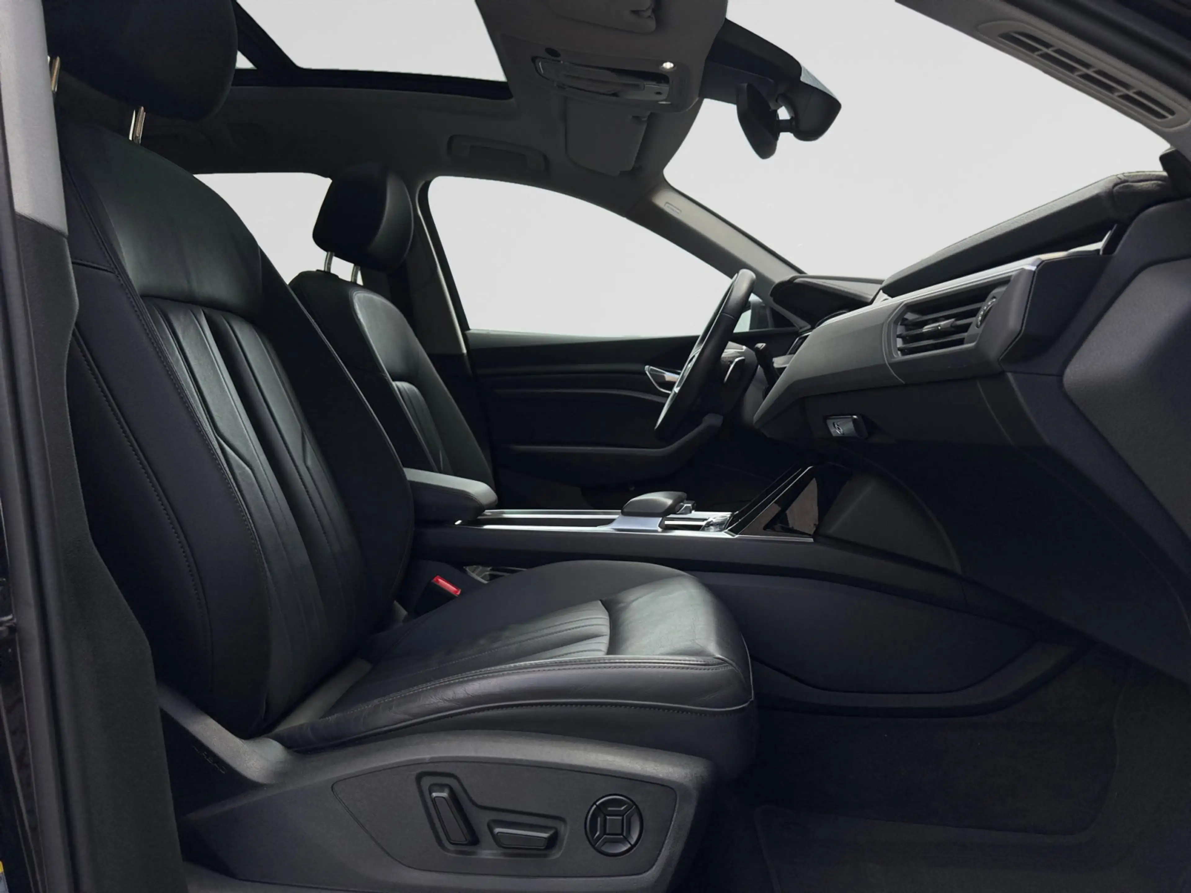 Audi e-tron Advanced 55 quattro 300 kW — photo 12