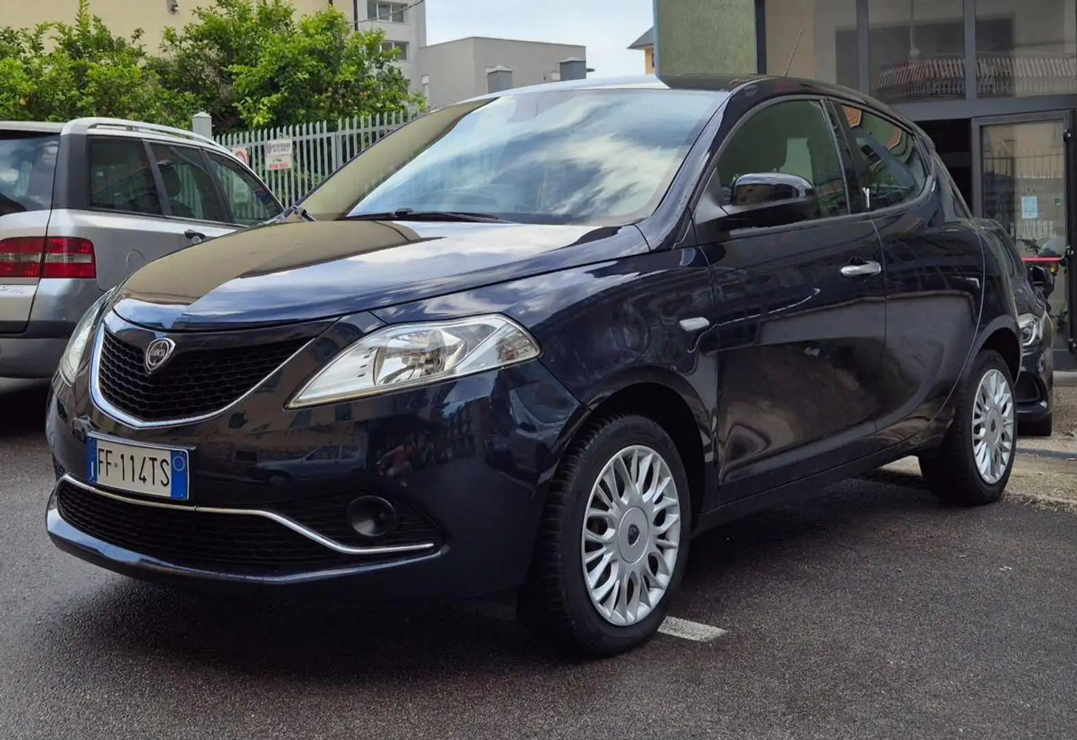 Lancia Ypsilon 1.2 69 CV 5 porte Gold Blanc - 2