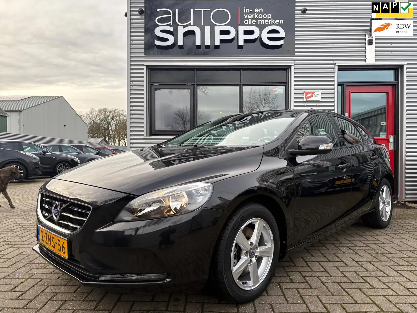 Volvo V40 1.6 T3 Kinetic -150 PK-CLIMA-CRUISE-NAVI-CAMERA-TR Noir - 1