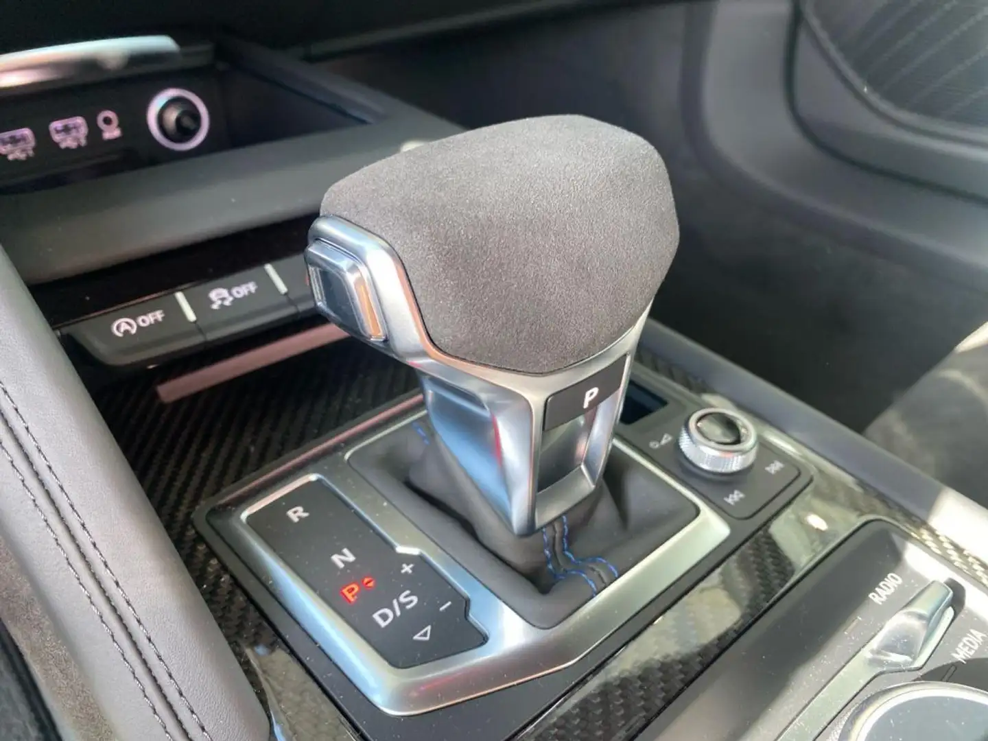 Audi R8 Coupe V10 performance RWD GT-Edition 329 km/h Silber - 1
