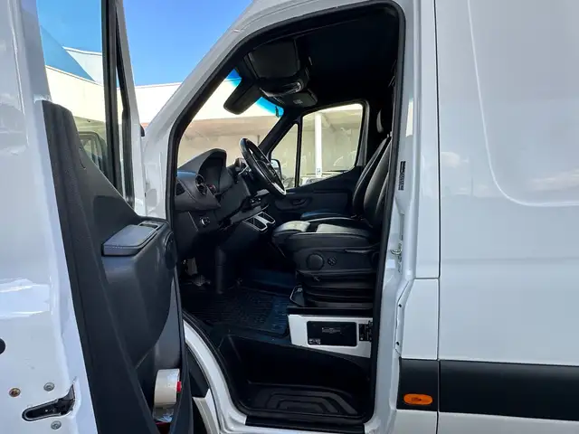 Mercedes-Benz Sprinter view 13