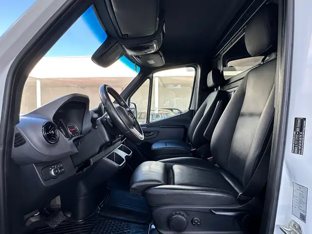 Mercedes-Benz Sprinter view 14