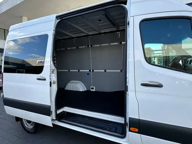 Mercedes-Benz Sprinter view 9