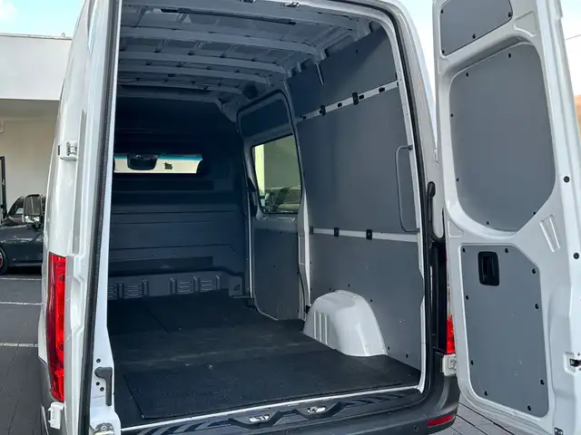 Mercedes-Benz Sprinter view 12