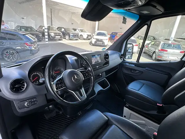 Mercedes-Benz Sprinter view 15
