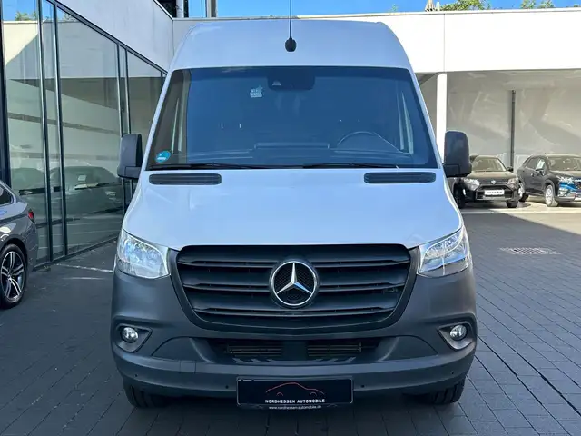 Mercedes-Benz Sprinter view 5