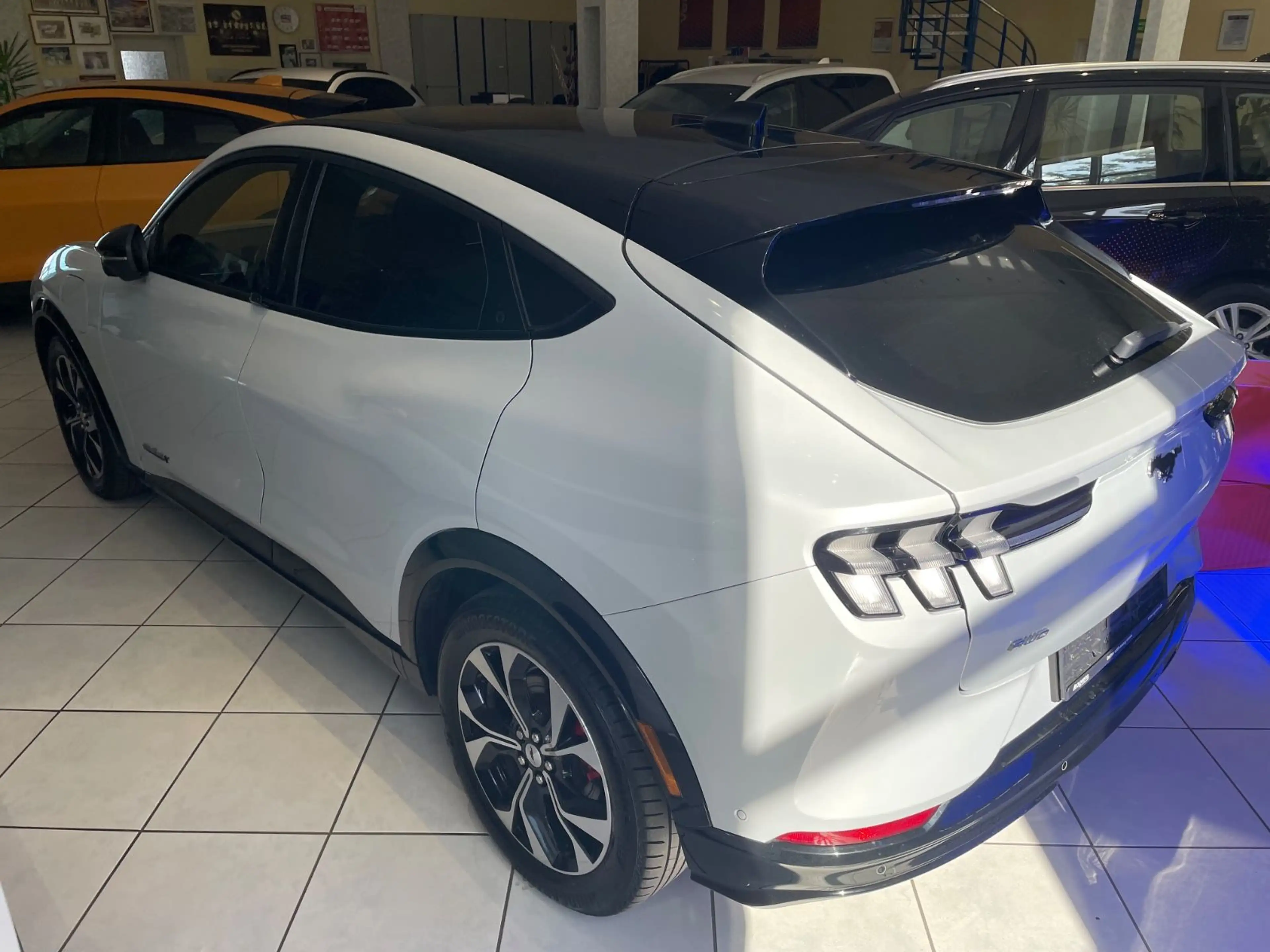 Ford Mustang Mach-E Premium AWD 351Ps Pano/Leder/iACC — photo 8