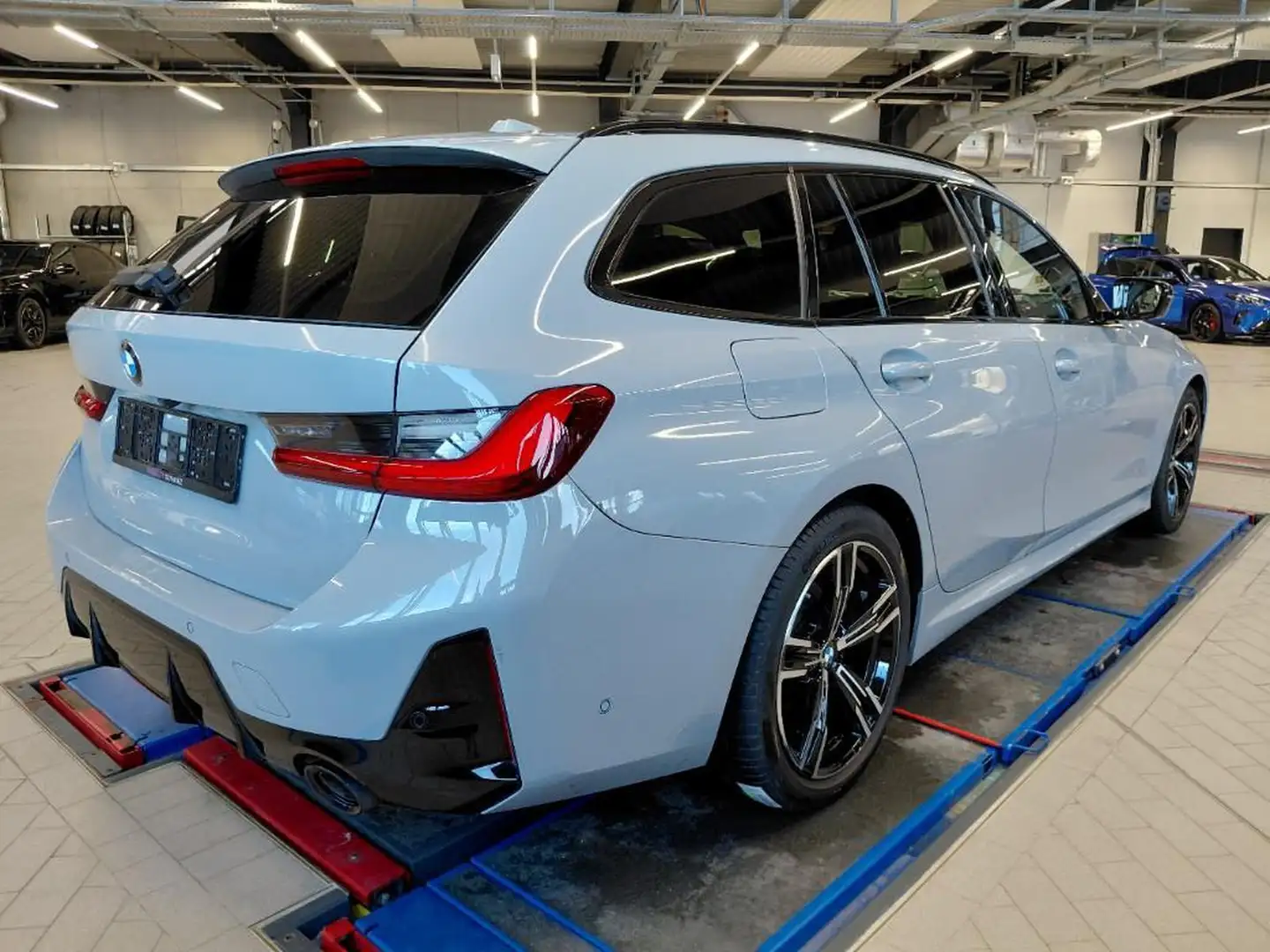 BMW 320 d xDrive M Sport AHK/ACC/ADAPTLED/HUD/PANO/H&K Gris - 2