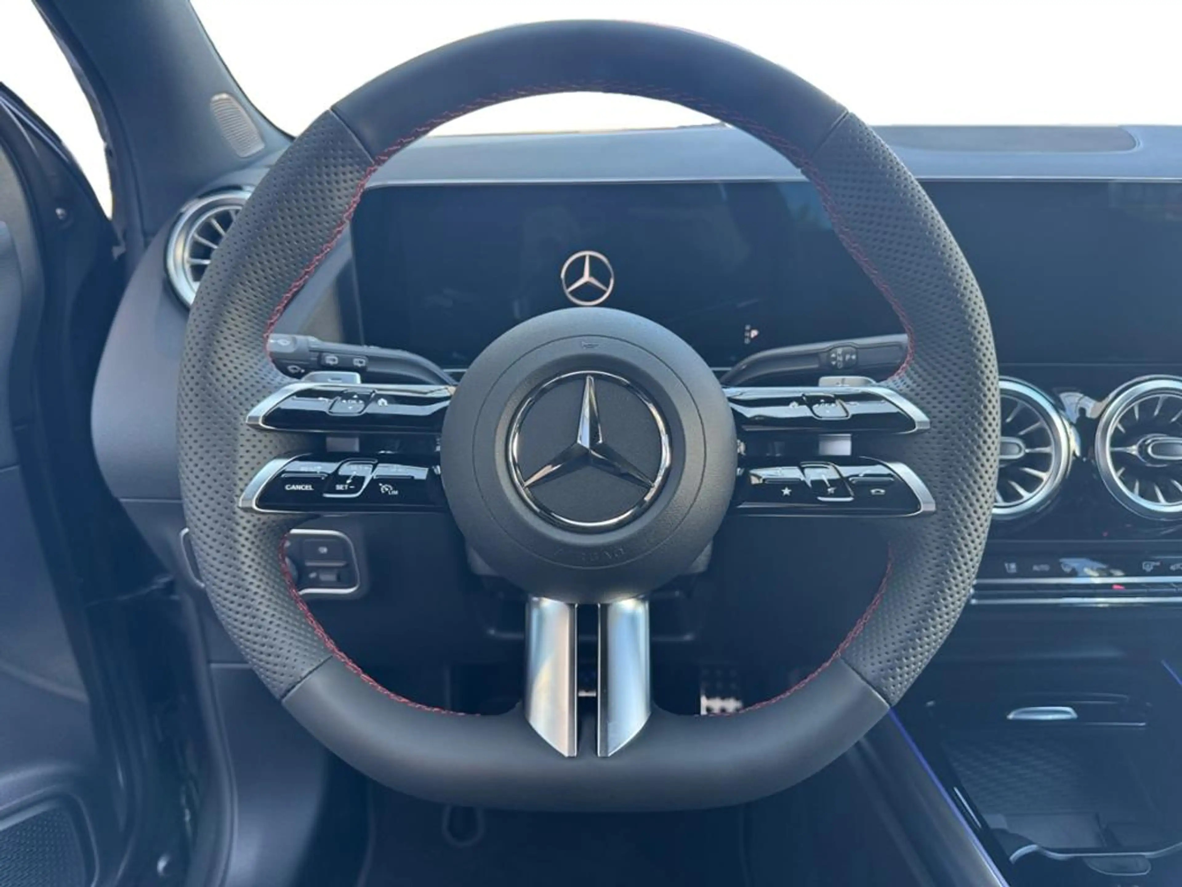 Mercedes-Benz GLA 200 AMG+MBUX+MBeam+Night+AHK+Wide+360+Cam — photo 11