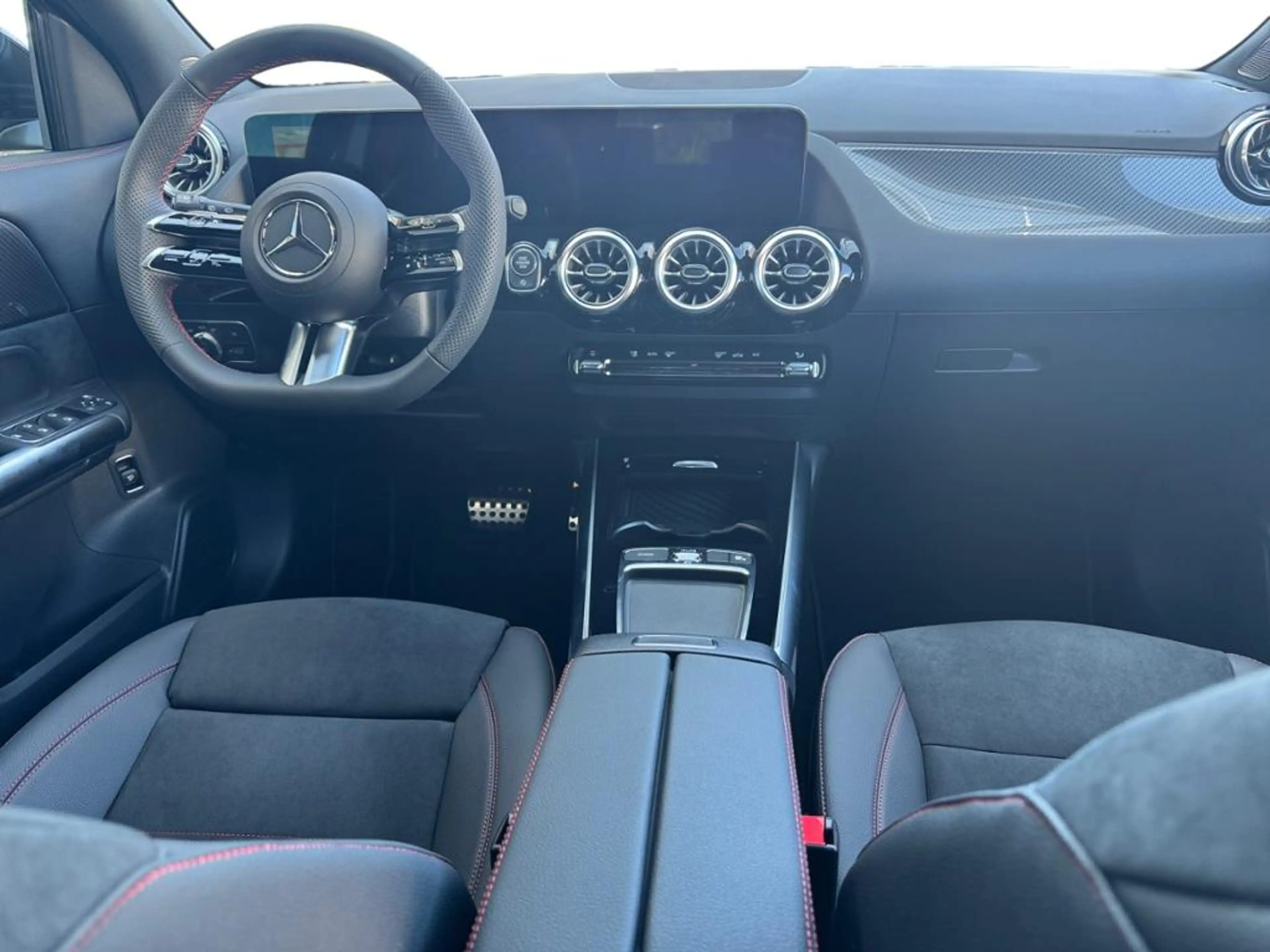 Mercedes-Benz GLA 200 AMG+MBUX+MBeam+Night+AHK+Wide+360+Cam — photo 5