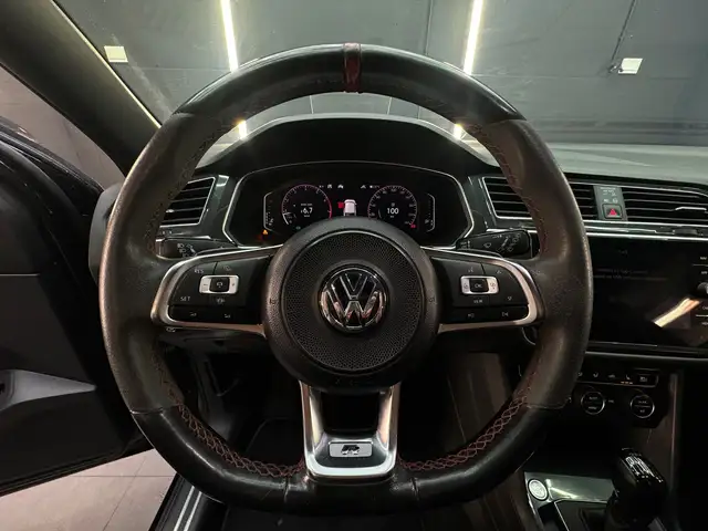 Volkswagen Tiguan Allspace view 14