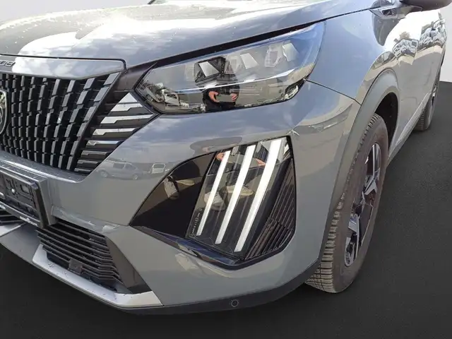 Peugeot 2008 view 9