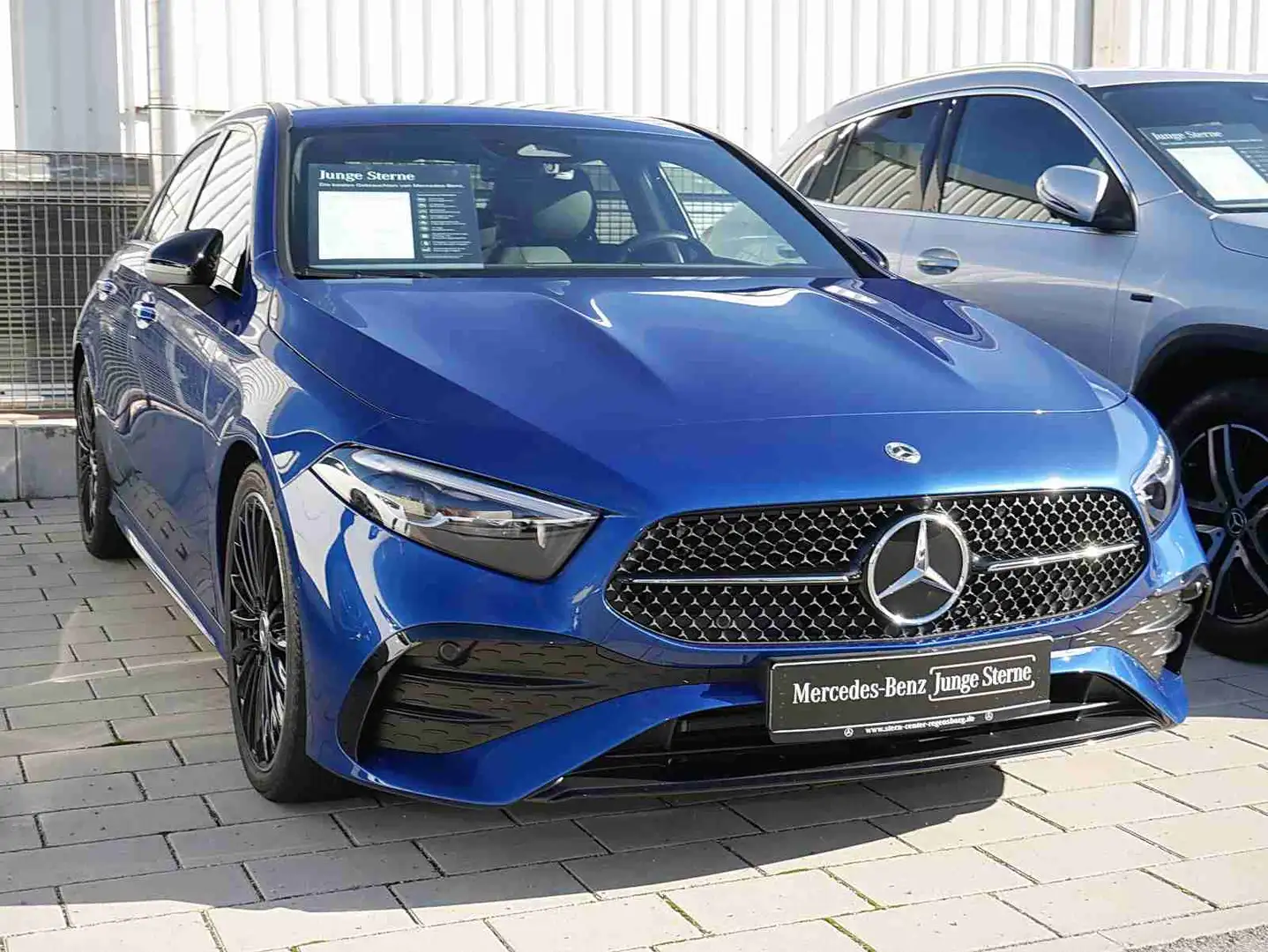 Mercedes-Benz A 250 4MATIC Limo AMG+STANDHEIZUNG+MULTIBEAM+19" Blau - 2