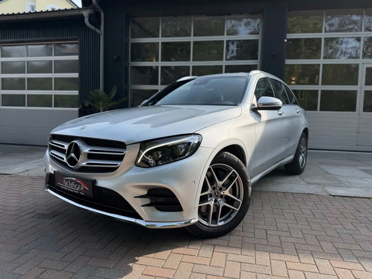 Mercedes-Benz GLC 250 d 4Matic AMG AHK LED 8-Fach Silber - 1