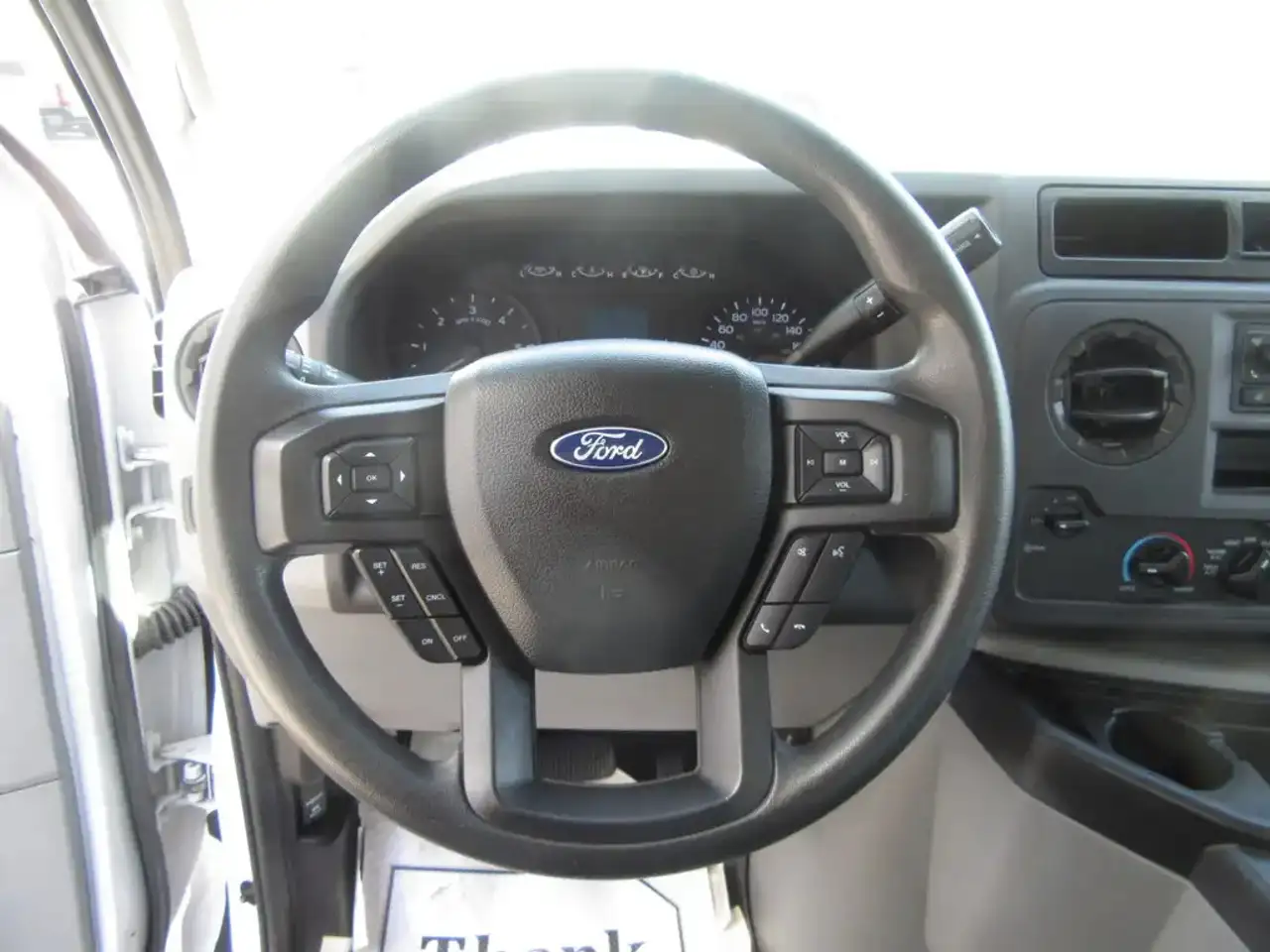 Ford E-Series снимка Ford E-Series