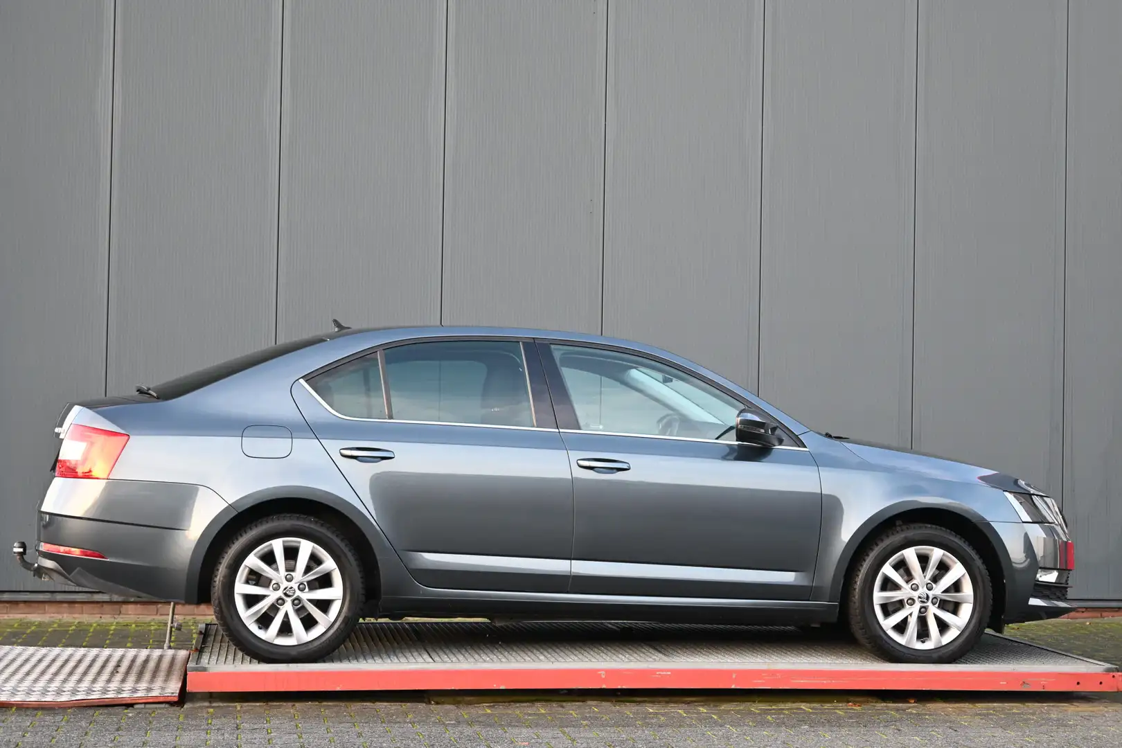 Skoda Octavia 1.0 TSI Greentech Business Edition trekhaak Grijs - 2