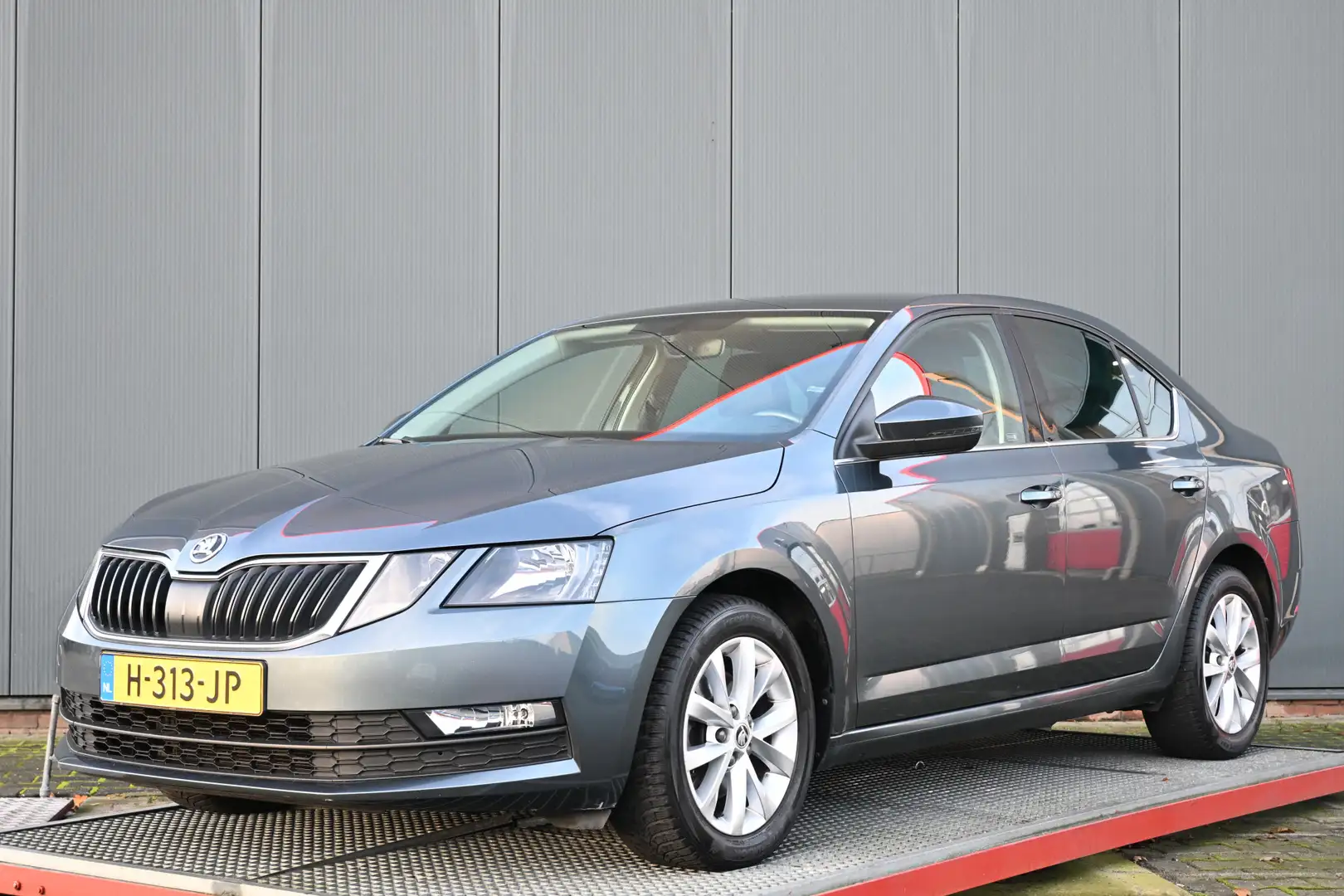Skoda Octavia 1.0 TSI Greentech Business Edition trekhaak Grijs - 1