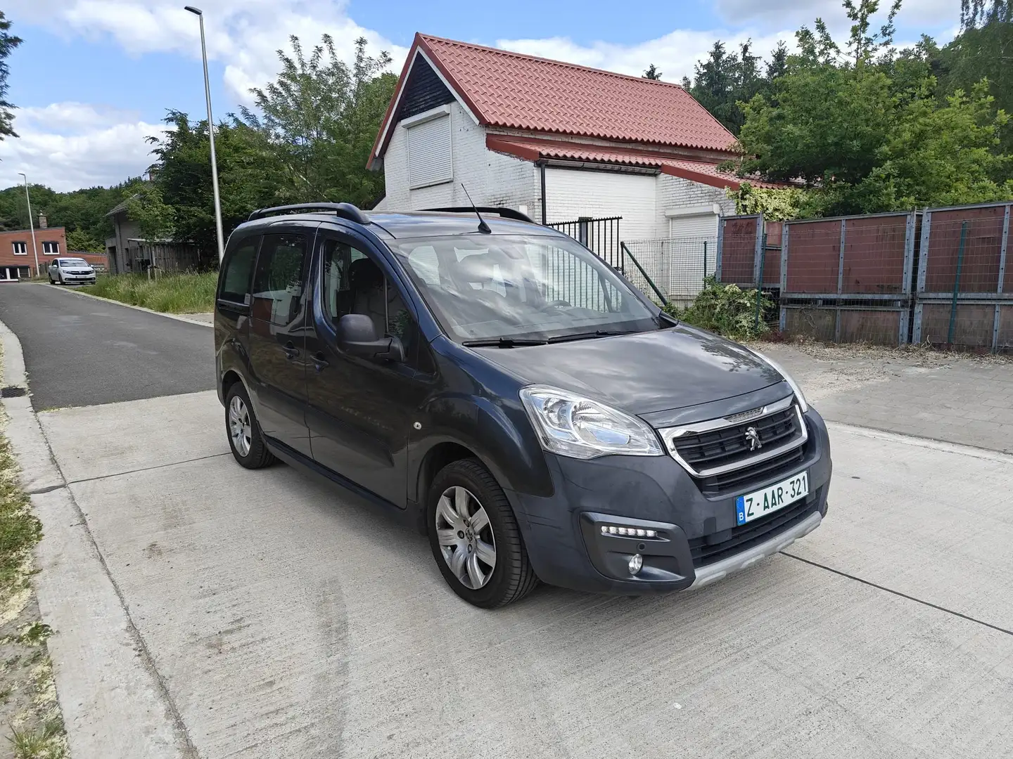 Peugeot Partner Tepee 1.6HDi 5-zit/CAM/Apple/Cruise/Trekhaak/PDC Gris - 1