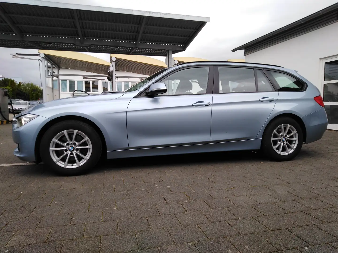 BMW 320 d Touring- Automatic - TOP Zustand !! Bleu - 2