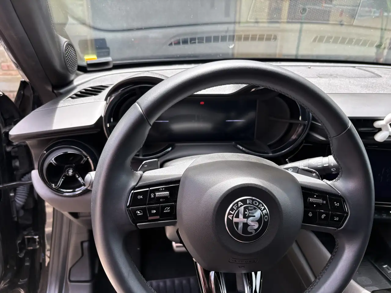 Alfa Romeo Junior 2025 — фото 13