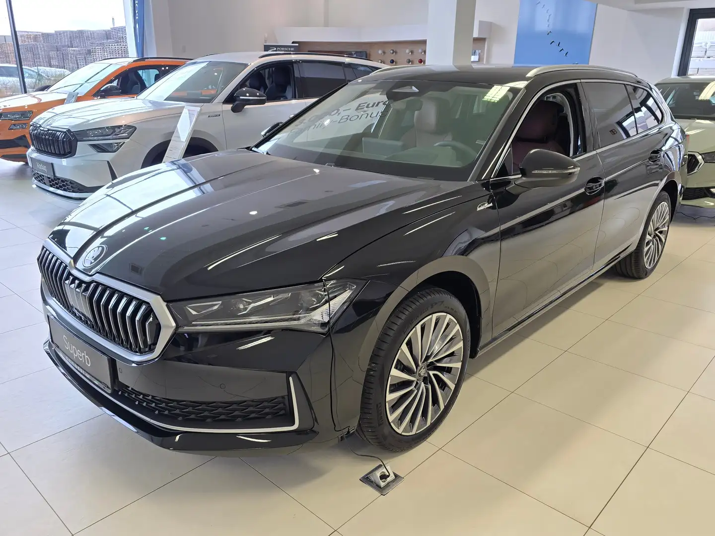 Skoda Superb 2.0 TDI 110 kW L Schwarz - 1