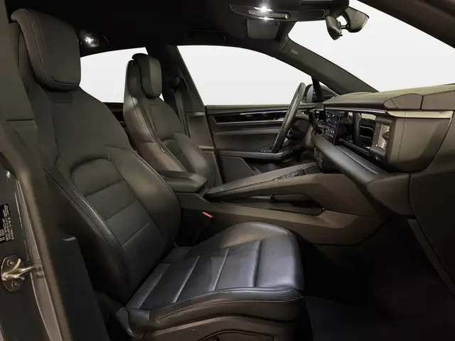 Porsche Macan view 13