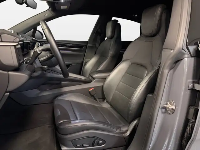 Porsche Macan view 14