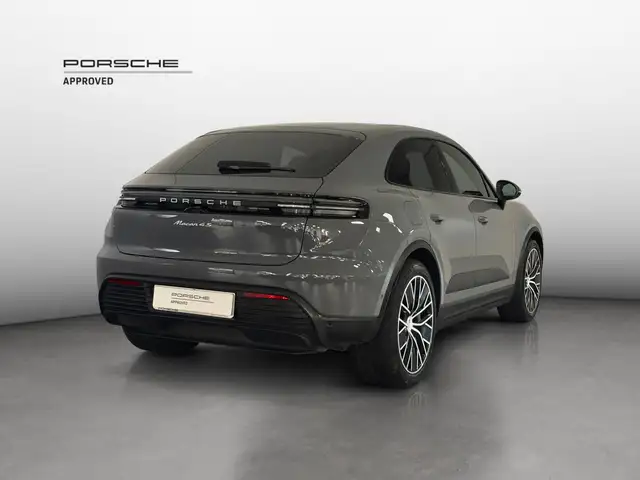 Porsche Macan view 5