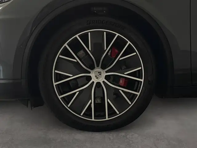 Porsche Macan view 9