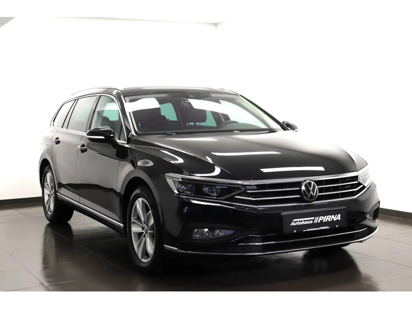 Volkswagen Passat Variant 4Motion 2.0 TDI Elegance Matrix AHK Schwarz - 2