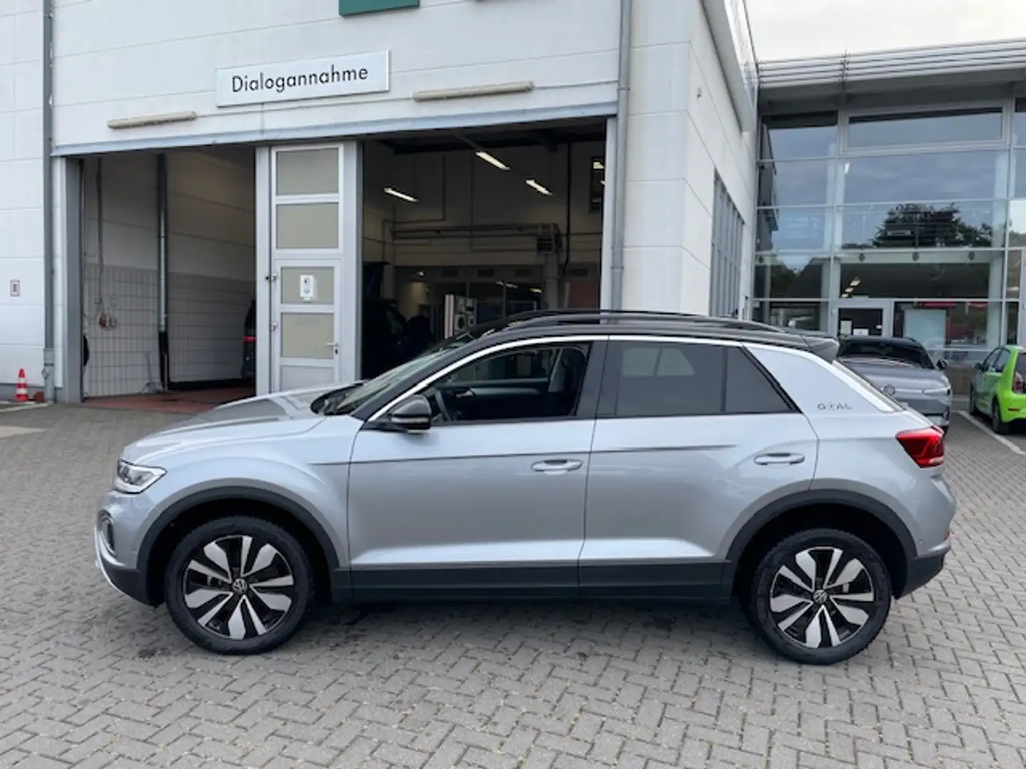 Volkswagen T-Roc 1.5TSi Goal AHK ACC SideAssist Navi LED 17Zoll Grau - 2
