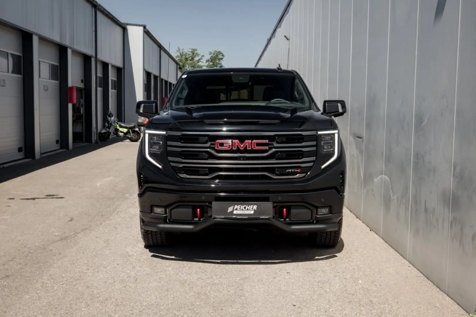 GMC Sierra 1500 AT4 Crew Cab Short Box 4x4 Schwarz - 2