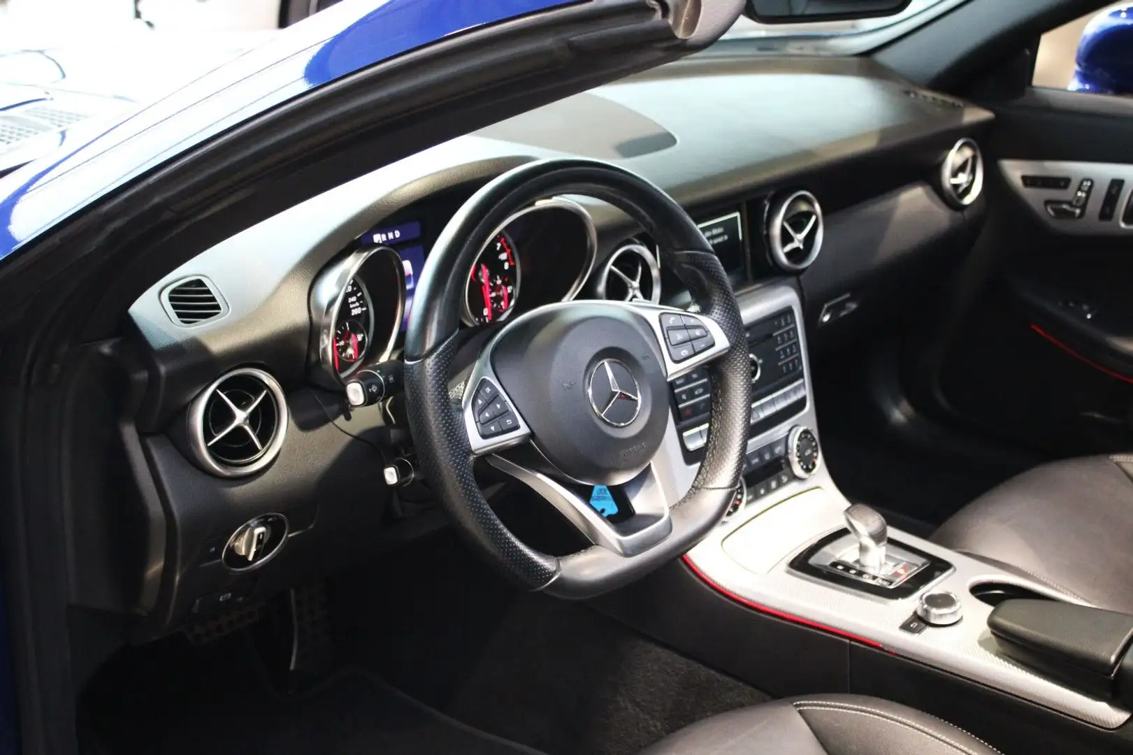 Mercedes-Benz SLC 300 ROADSTER *AMG PLUS* PANO+ILS+LEDER+18" Blau - 2