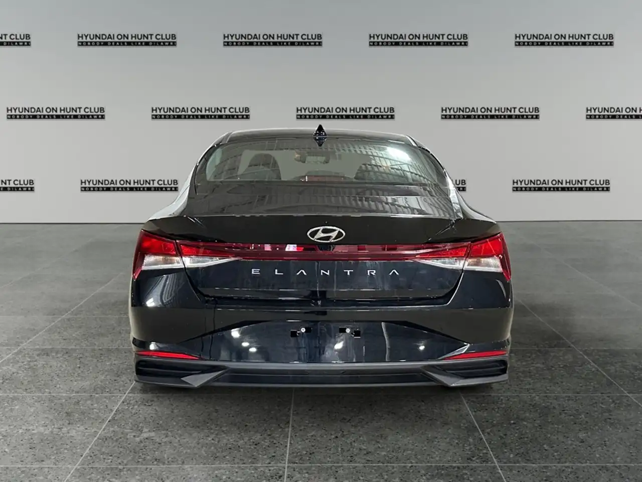 Hyundai ELANTRA photo Hyundai ELANTRA