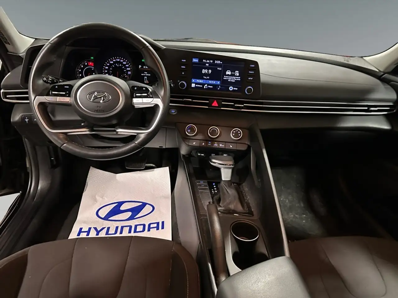 Hyundai ELANTRA photo Hyundai ELANTRA