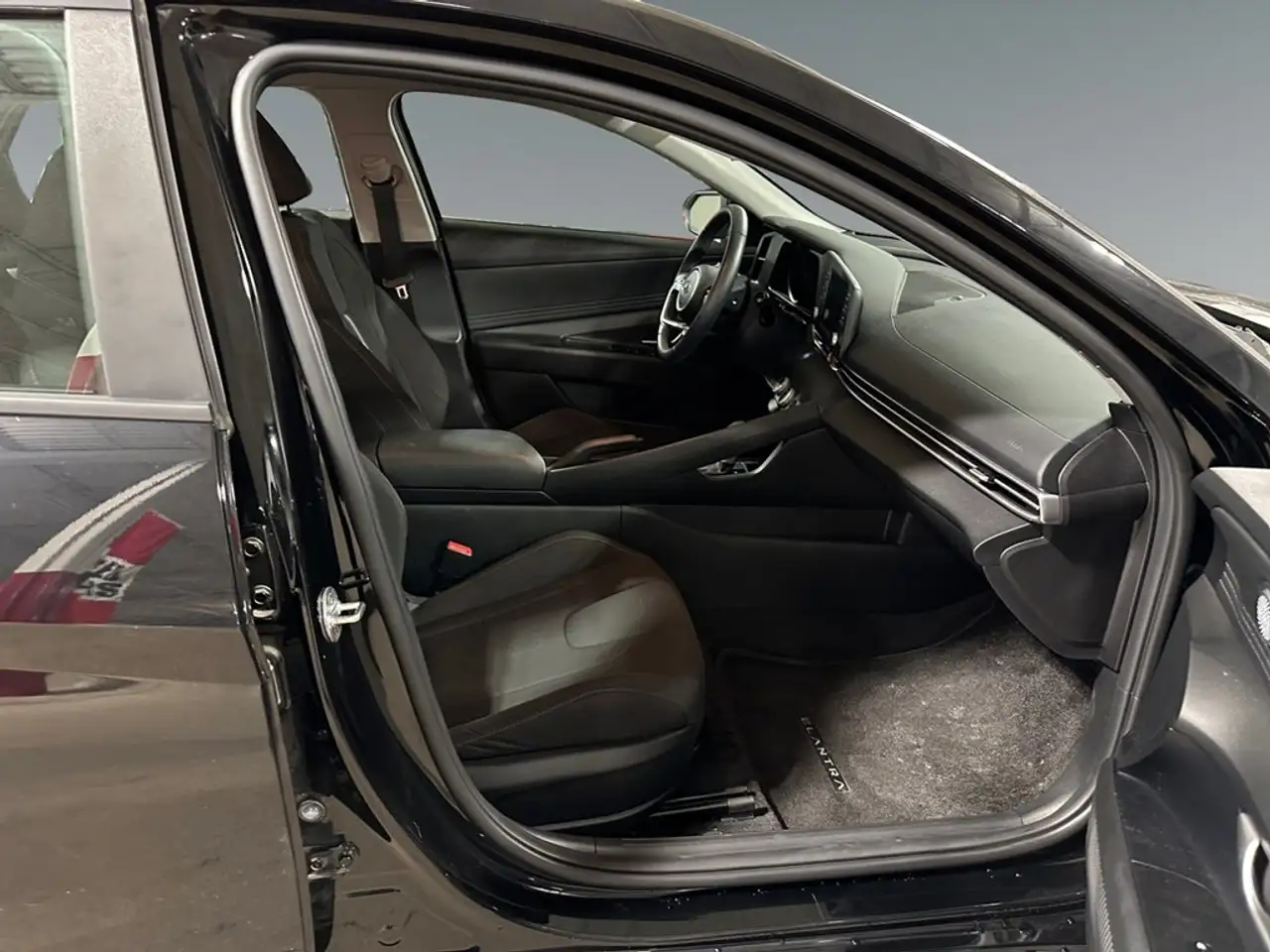 Hyundai ELANTRA photo Hyundai ELANTRA