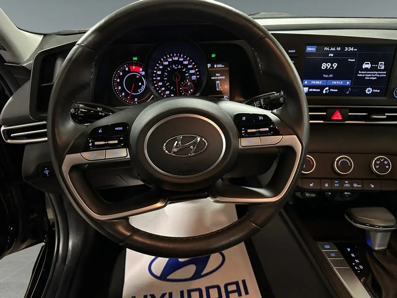 Hyundai ELANTRA photo Hyundai ELANTRA