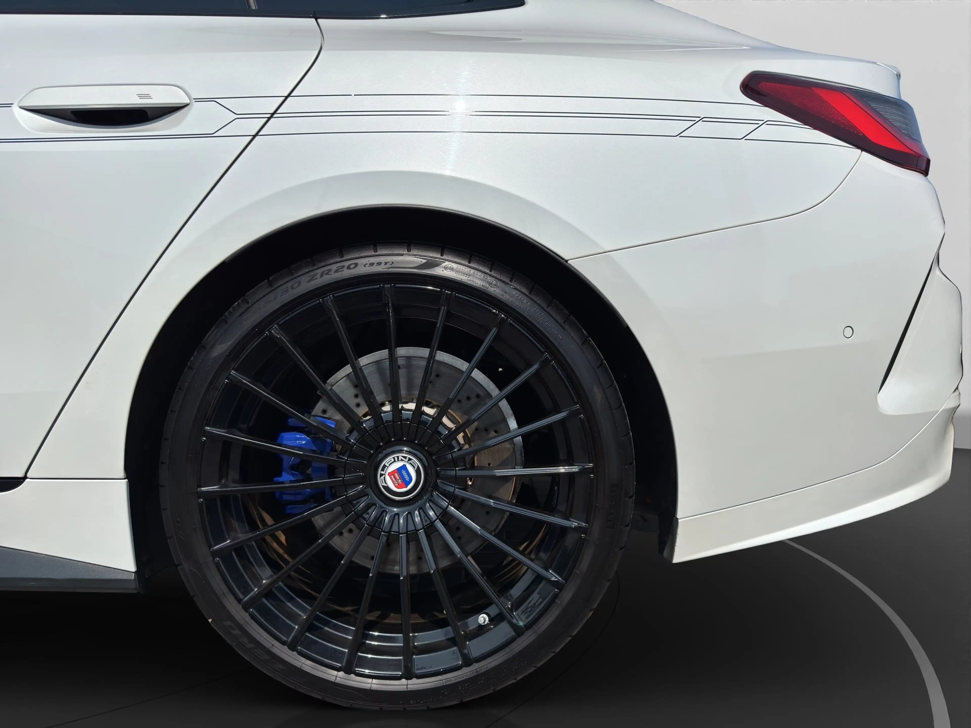 Alpina D4 S Gran Coupé Allrad Glasdach ParkingAssistPlus Har — photo 10